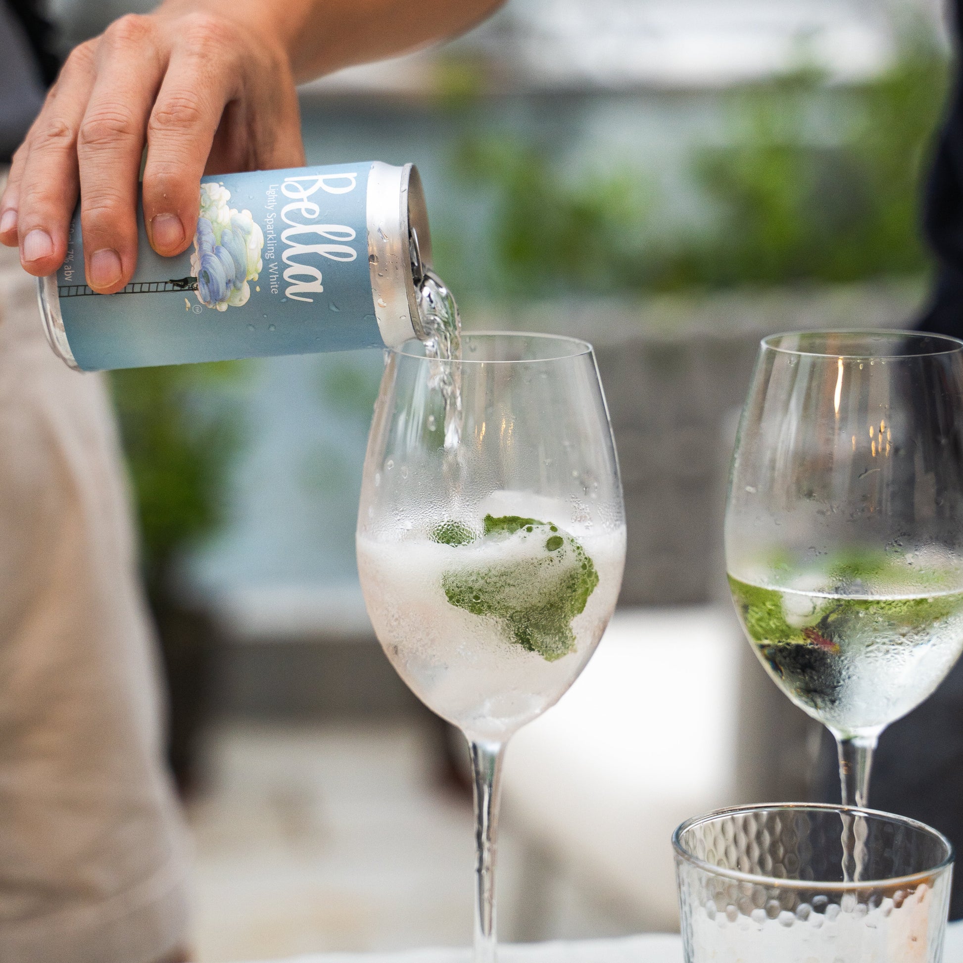 Bella_SparklingWhite_Niagara